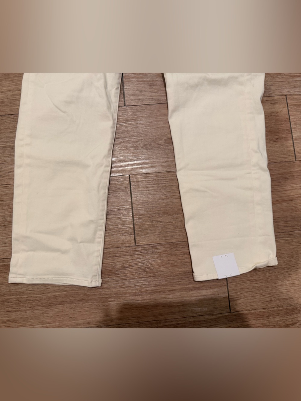 Express Slim Super High-Rise Jeans in Cream - Picture 3 of 8